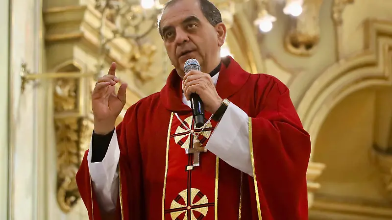 Feligreses conmemoran el Domingo de Ramos con procesión y misa en Catedral